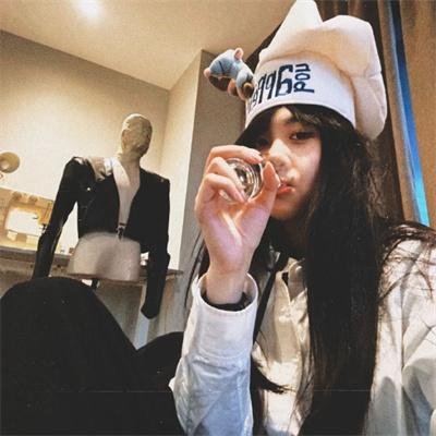 他的模样